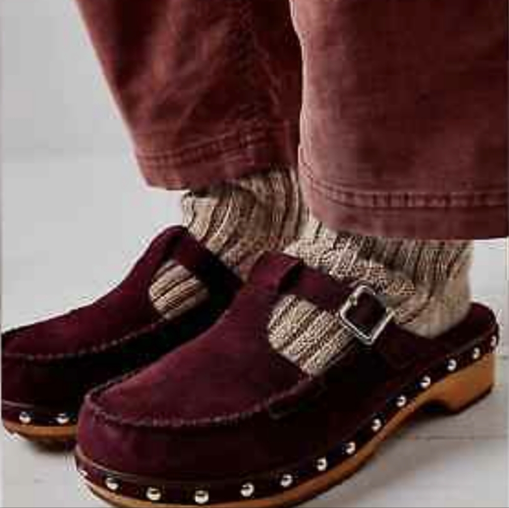 Kelsi Dagger anthro 'Hold' garnet suede clogs